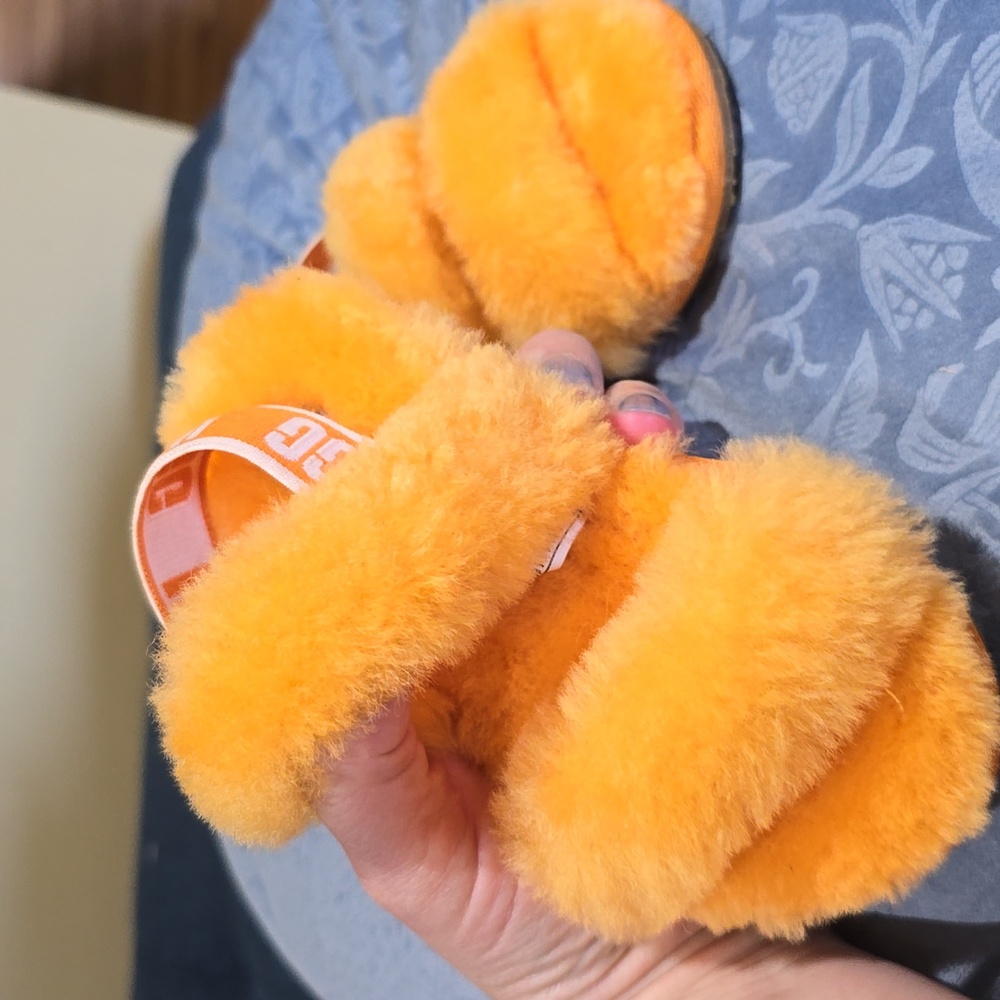 Toddler uggs size 8 orange - Picture 6 of 6